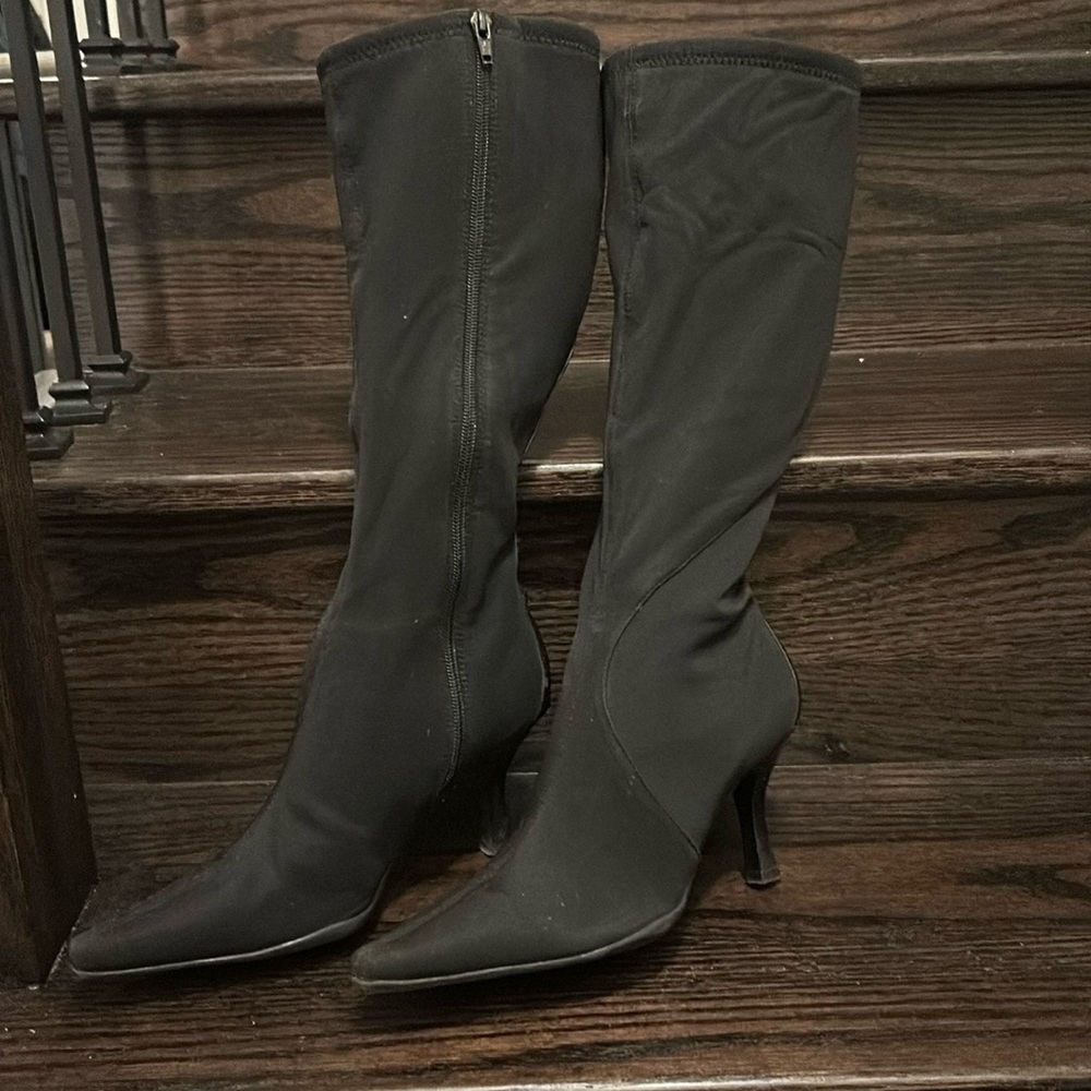 Women’s zip up heeled boots size 7